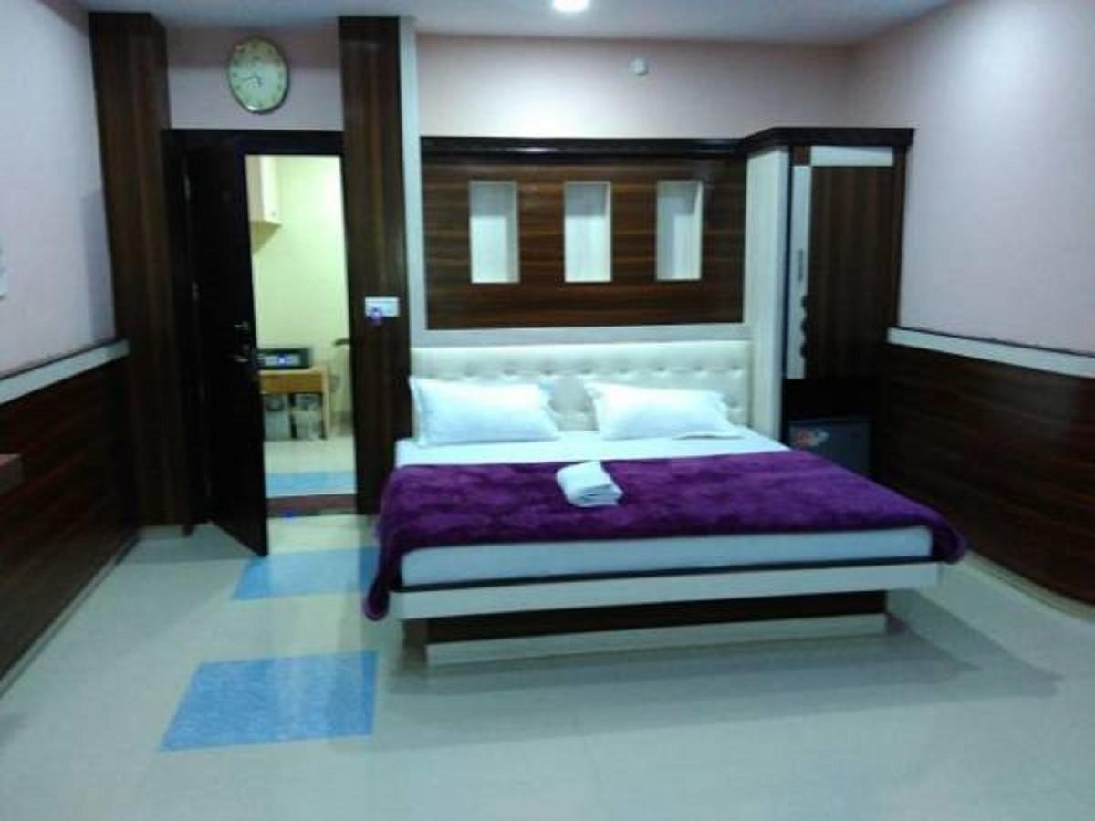 Datia Hotel Blue Star מראה חיצוני תמונה